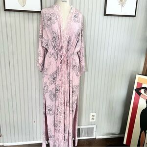 Victoria’s Secret Vintage NWT Pink Floral Satin with Lace Trim Maxi robe